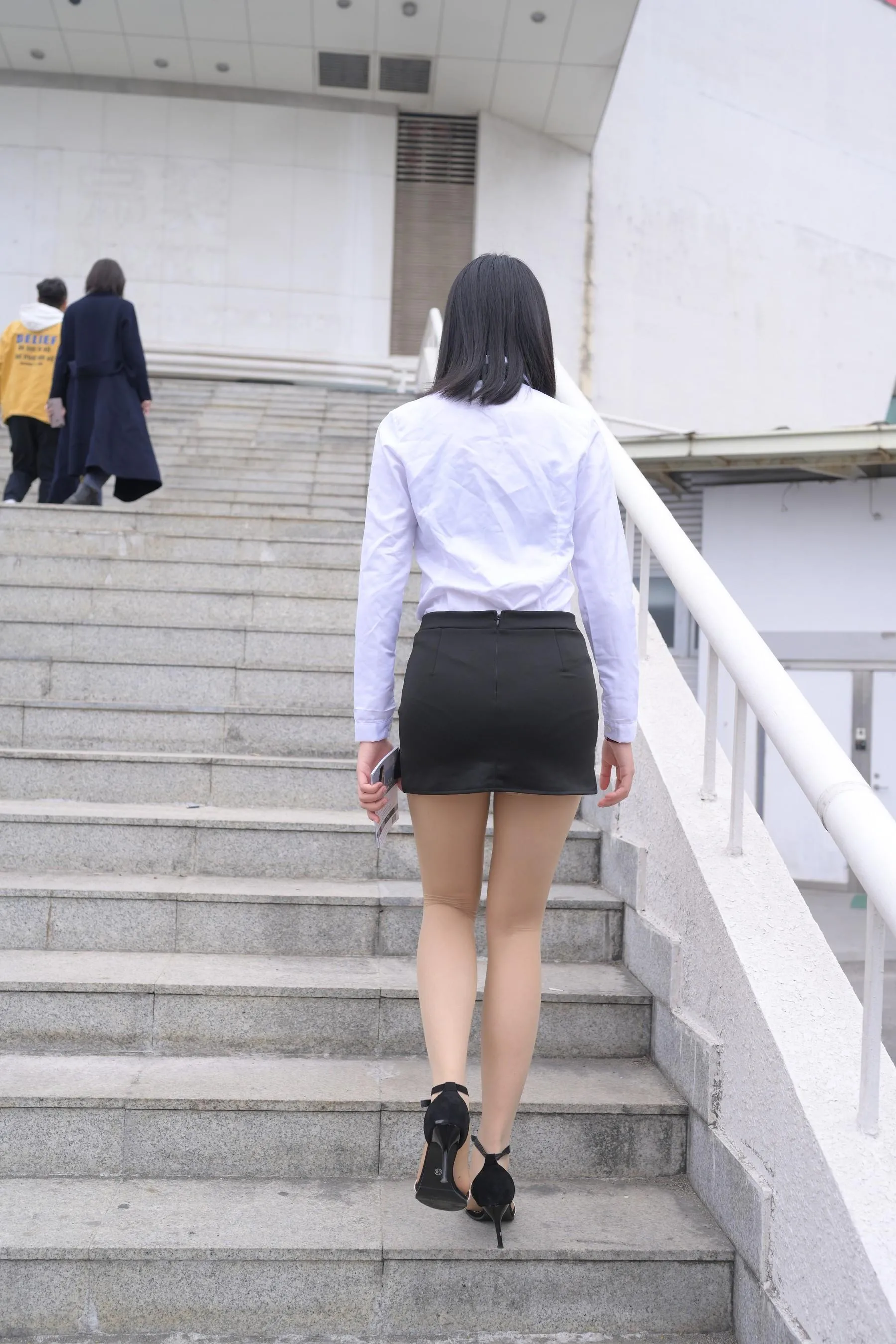 [魔镜街拍] NO.084 程生街拍-商城推销美女长腿肉丝制服 [456P]插图3